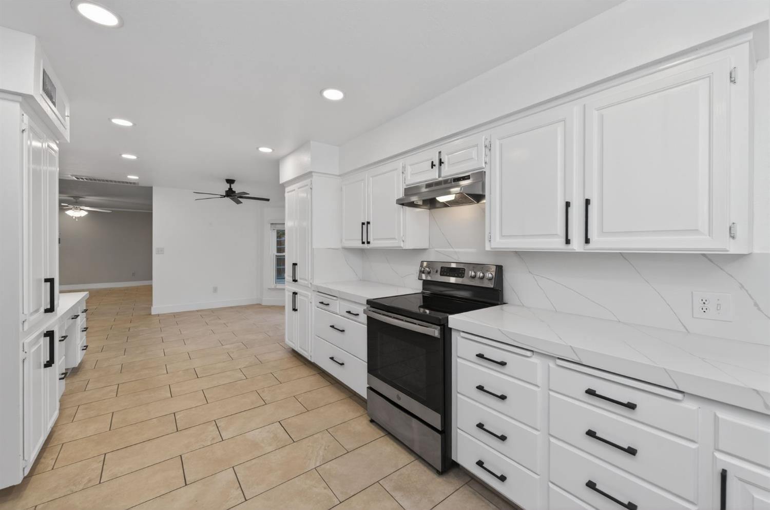 2805 W Spruce Ave, Fresno, CA 93711