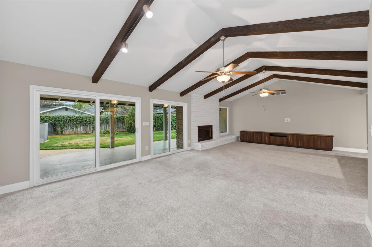 2805 W Spruce Ave, Fresno, CA 93711