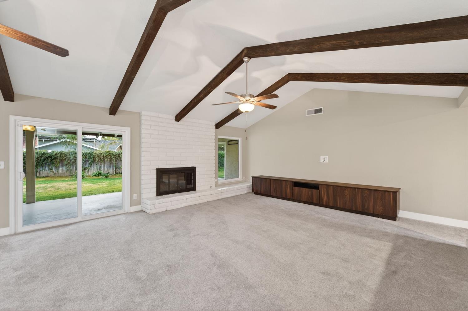 2805 W Spruce Ave, Fresno, CA 93711