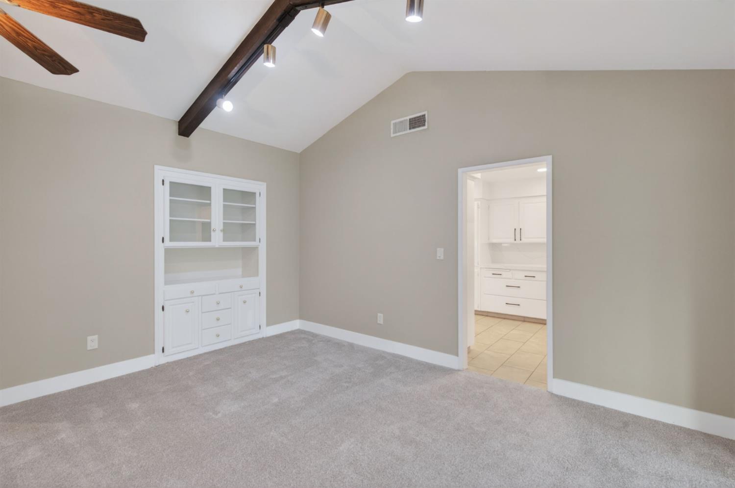 2805 W Spruce Ave, Fresno, CA 93711