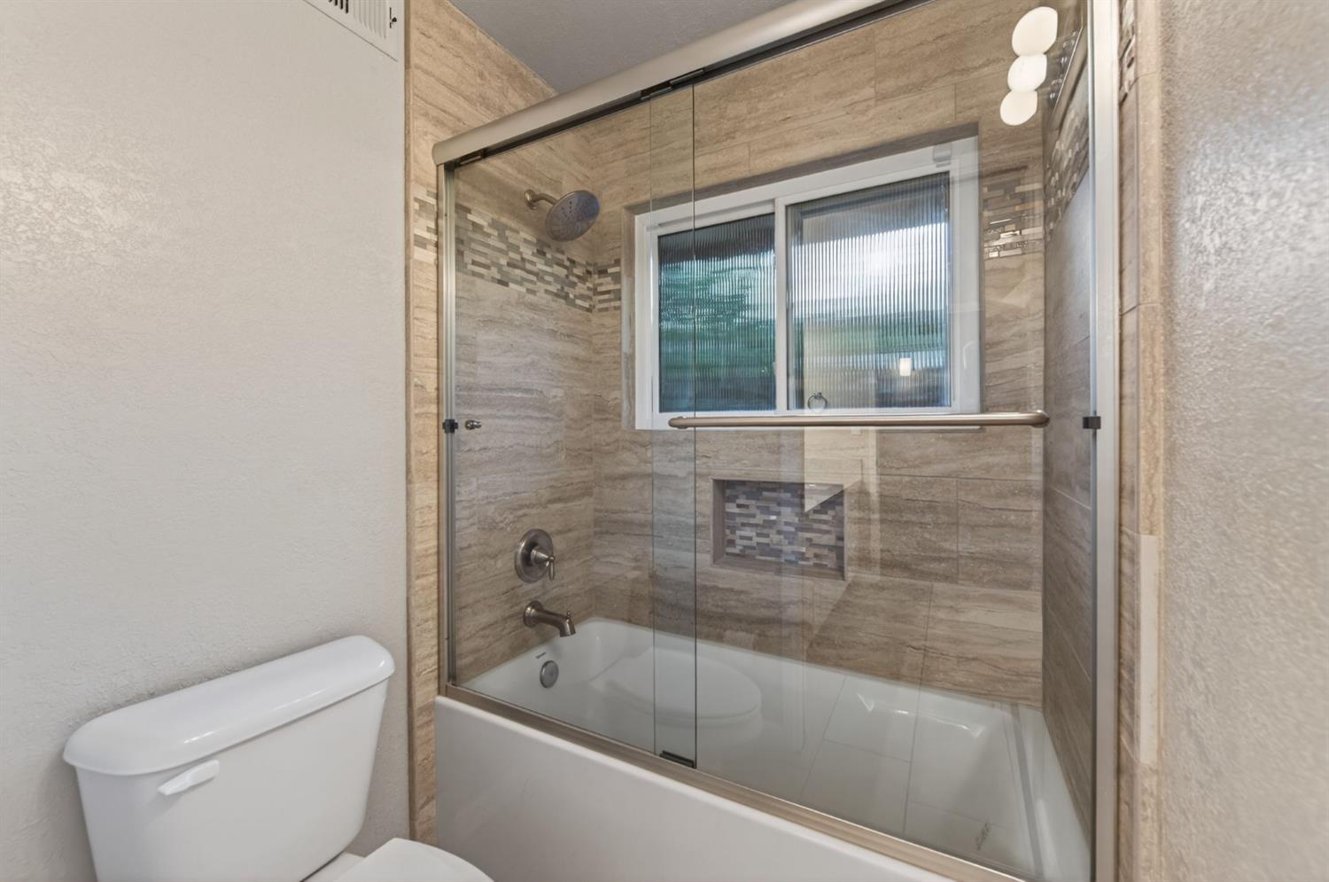 2805 W Spruce Ave, Fresno, CA 93711