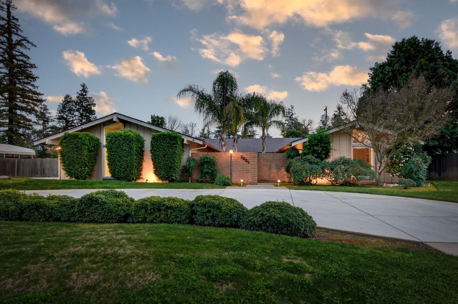 2805 W Spruce Ave, Fresno, CA 93711