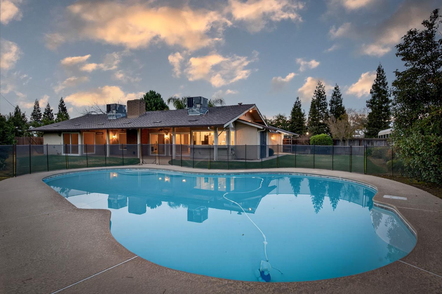 2805 W Spruce Ave, Fresno, CA 93711