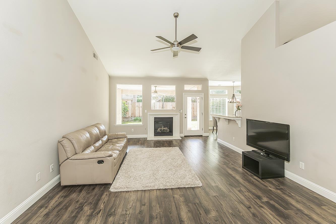 1055 E Hogan Ave, Fresno, CA 93730