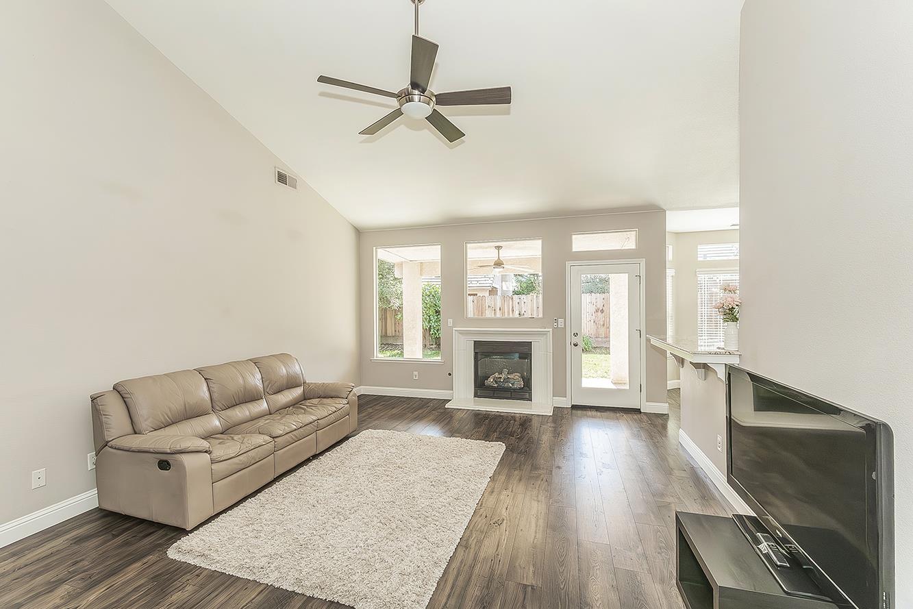 1055 E Hogan Ave, Fresno, CA 93730