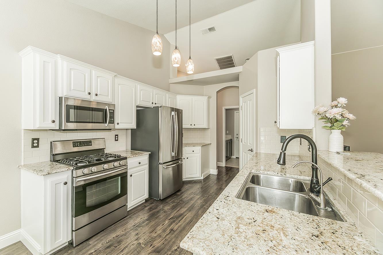 1055 E Hogan Ave, Fresno, CA 93730