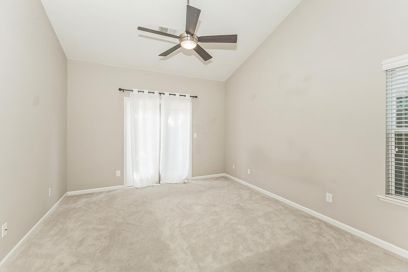 1055 E Hogan Ave, Fresno, CA 93730