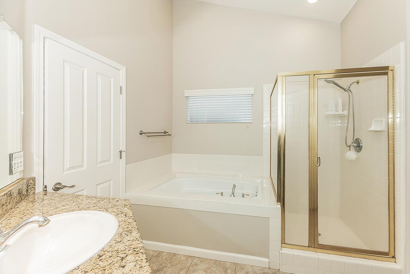 1055 E Hogan Ave, Fresno, CA 93730