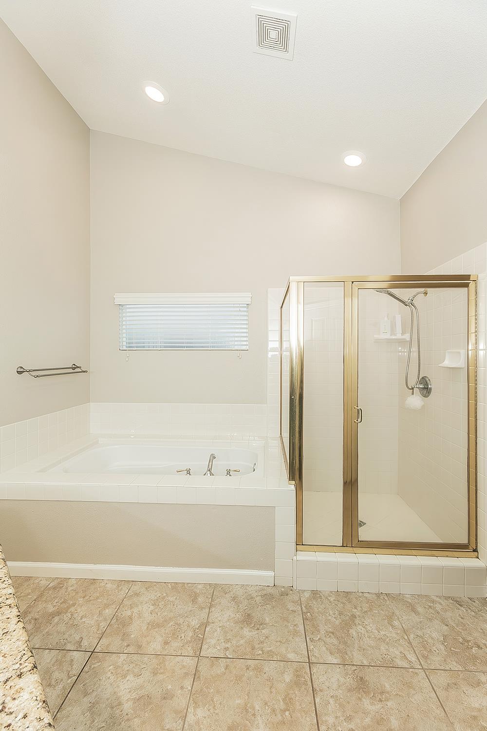 1055 E Hogan Ave, Fresno, CA 93730