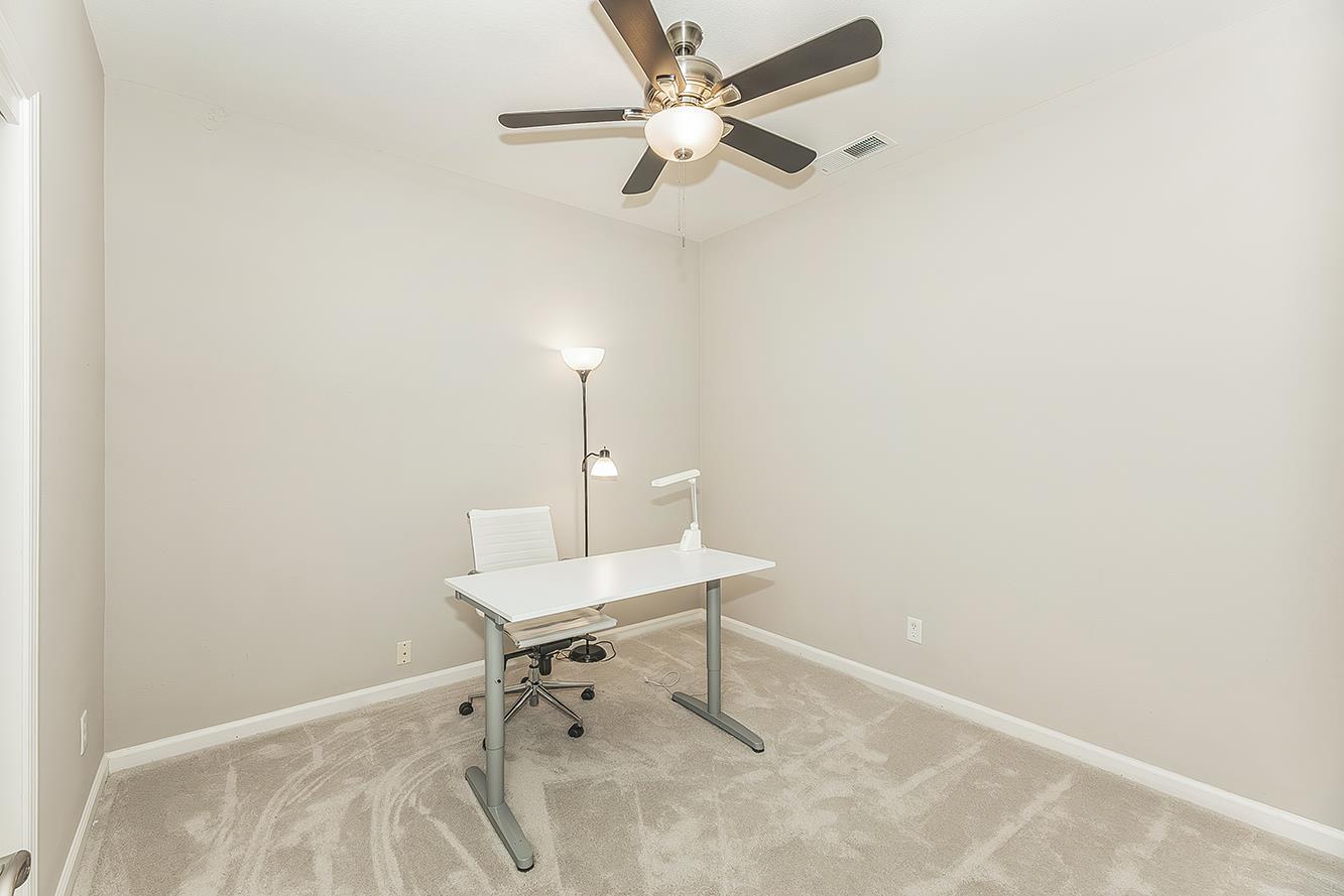 1055 E Hogan Ave, Fresno, CA 93730