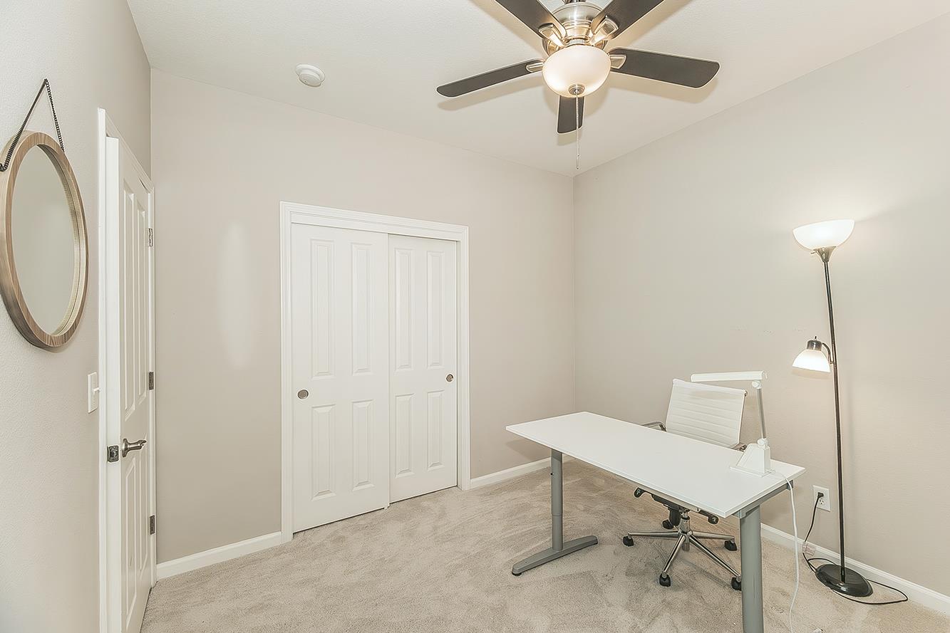 1055 E Hogan Ave, Fresno, CA 93730