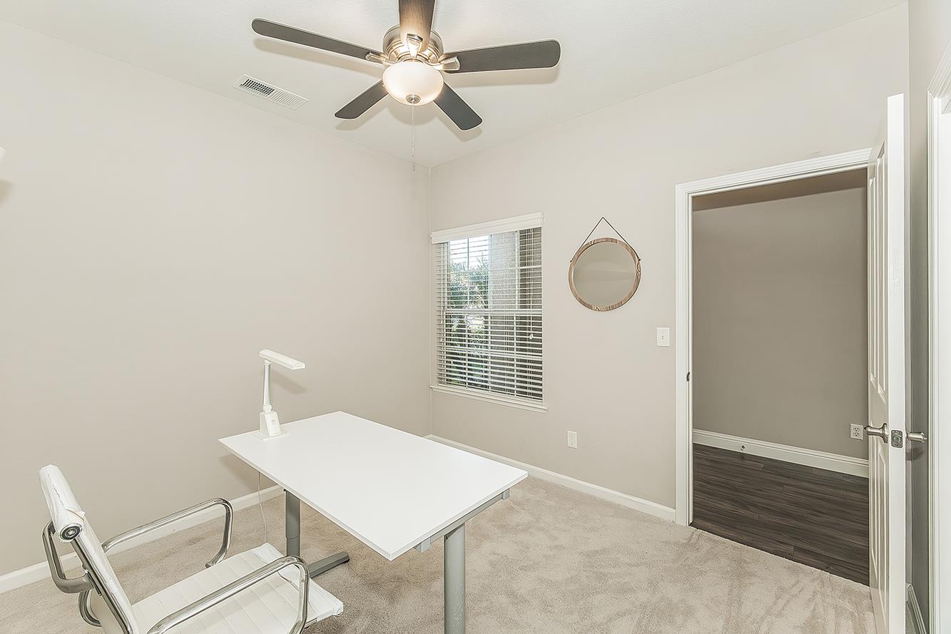 1055 E Hogan Ave, Fresno, CA 93730