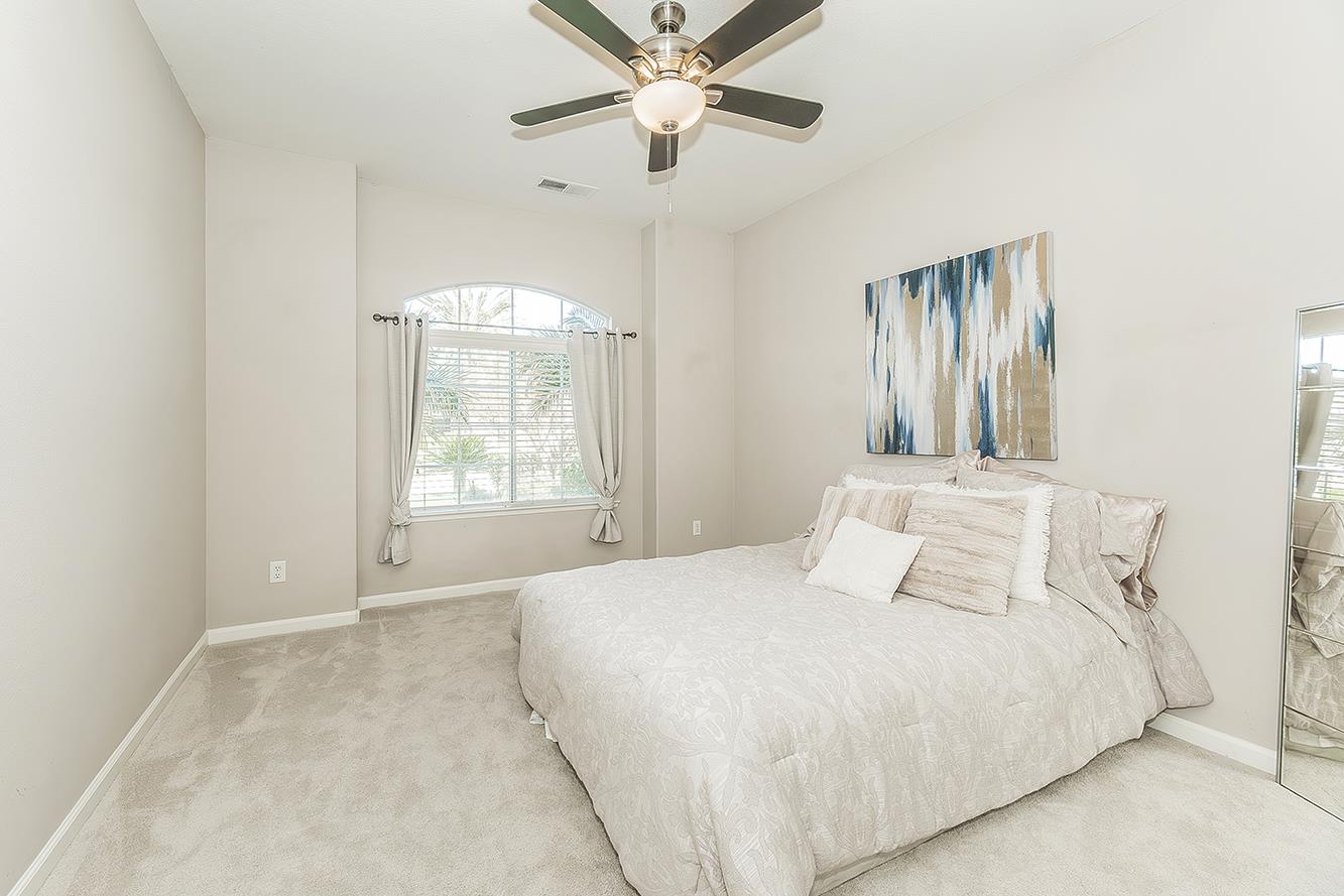 1055 E Hogan Ave, Fresno, CA 93730