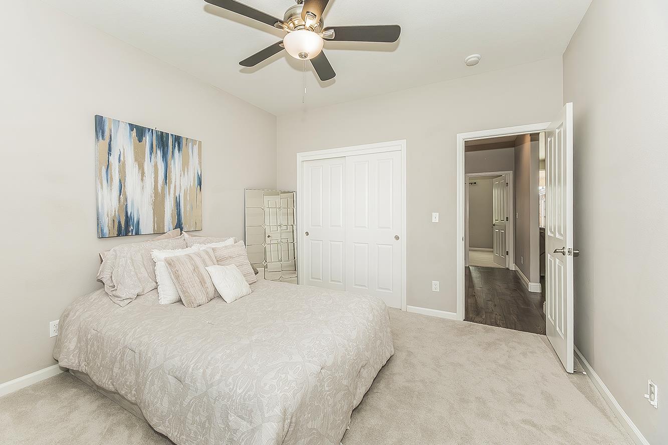 1055 E Hogan Ave, Fresno, CA 93730