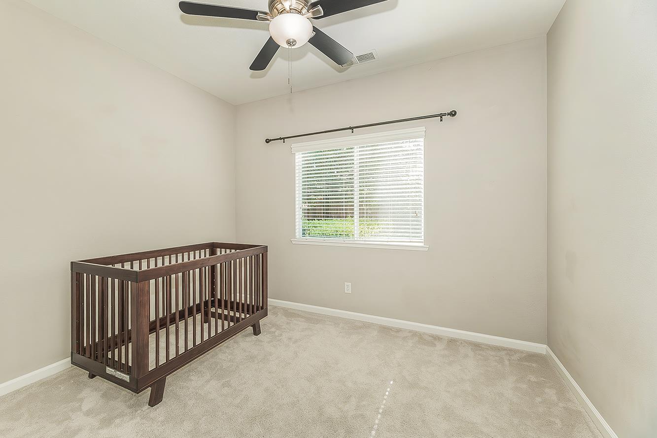 1055 E Hogan Ave, Fresno, CA 93730