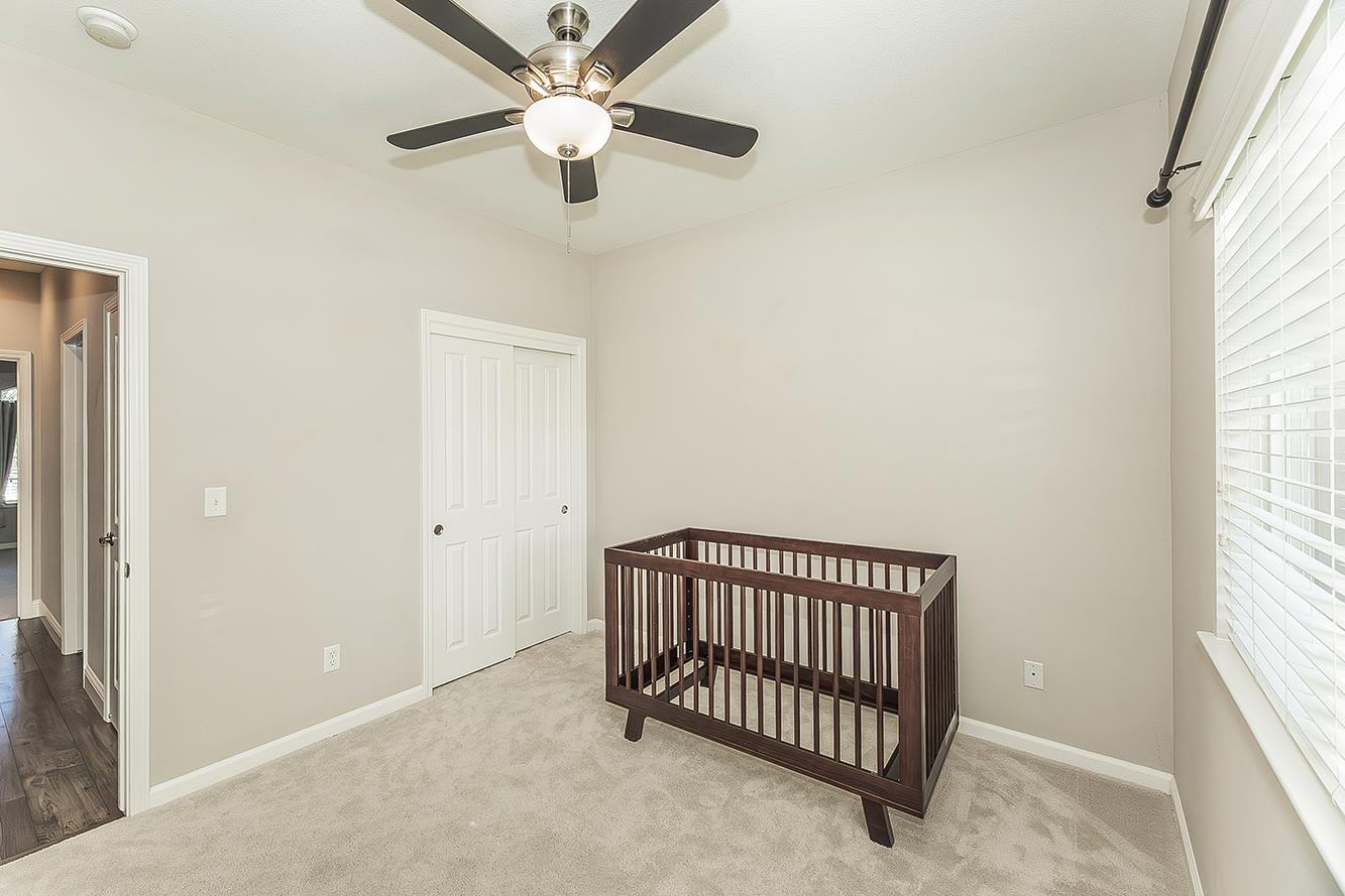 1055 E Hogan Ave, Fresno, CA 93730