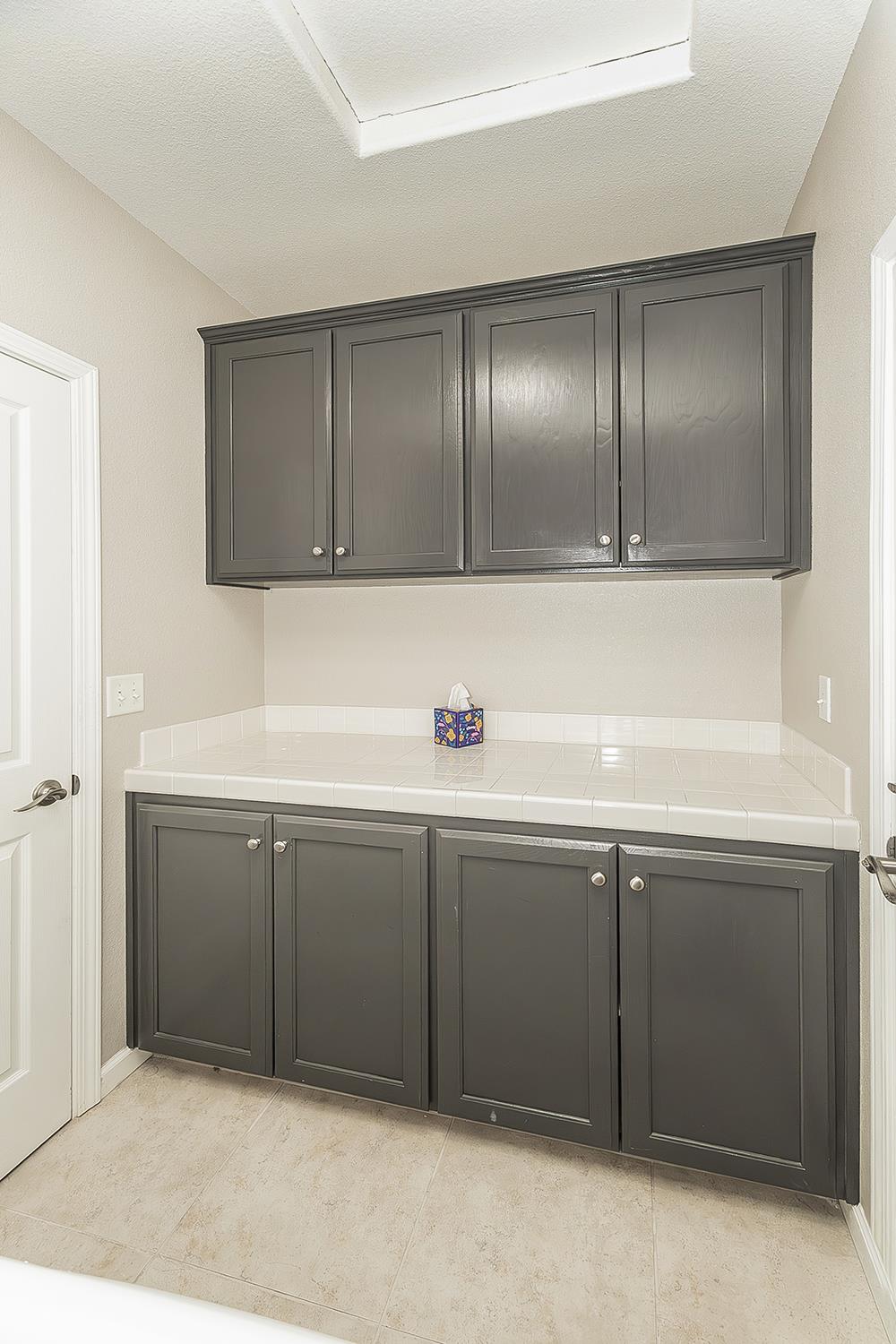 1055 E Hogan Ave, Fresno, CA 93730