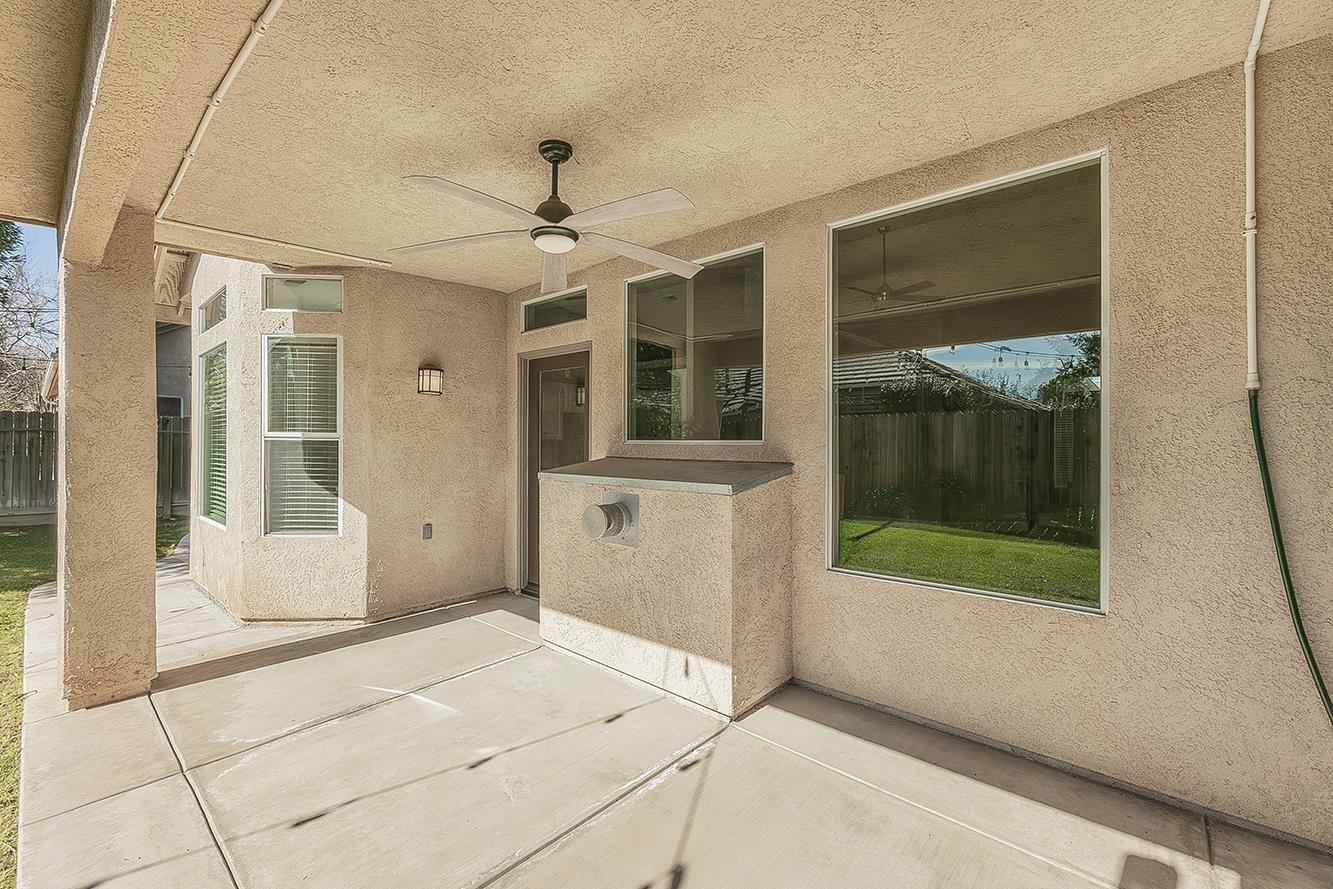 1055 E Hogan Ave, Fresno, CA 93730