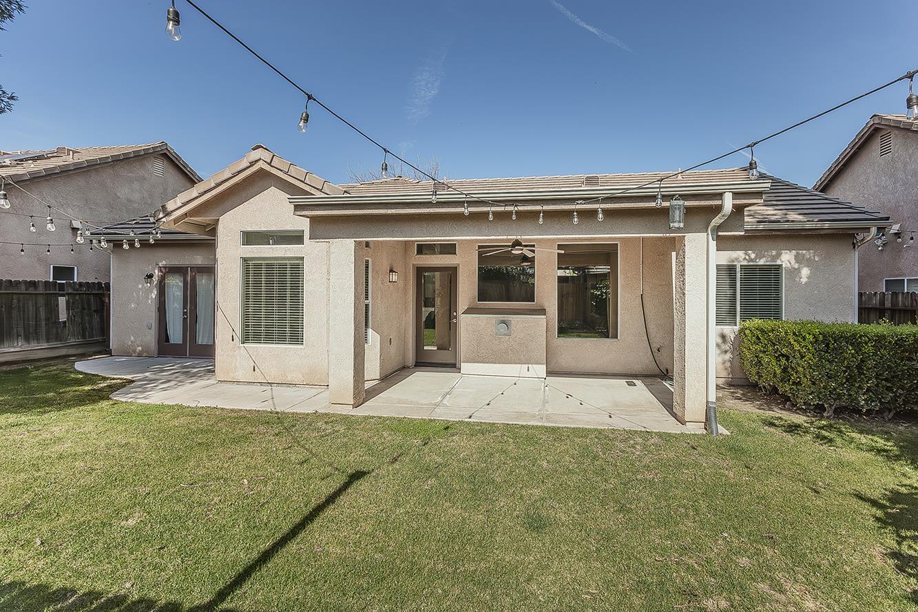 1055 E Hogan Ave, Fresno, CA 93730