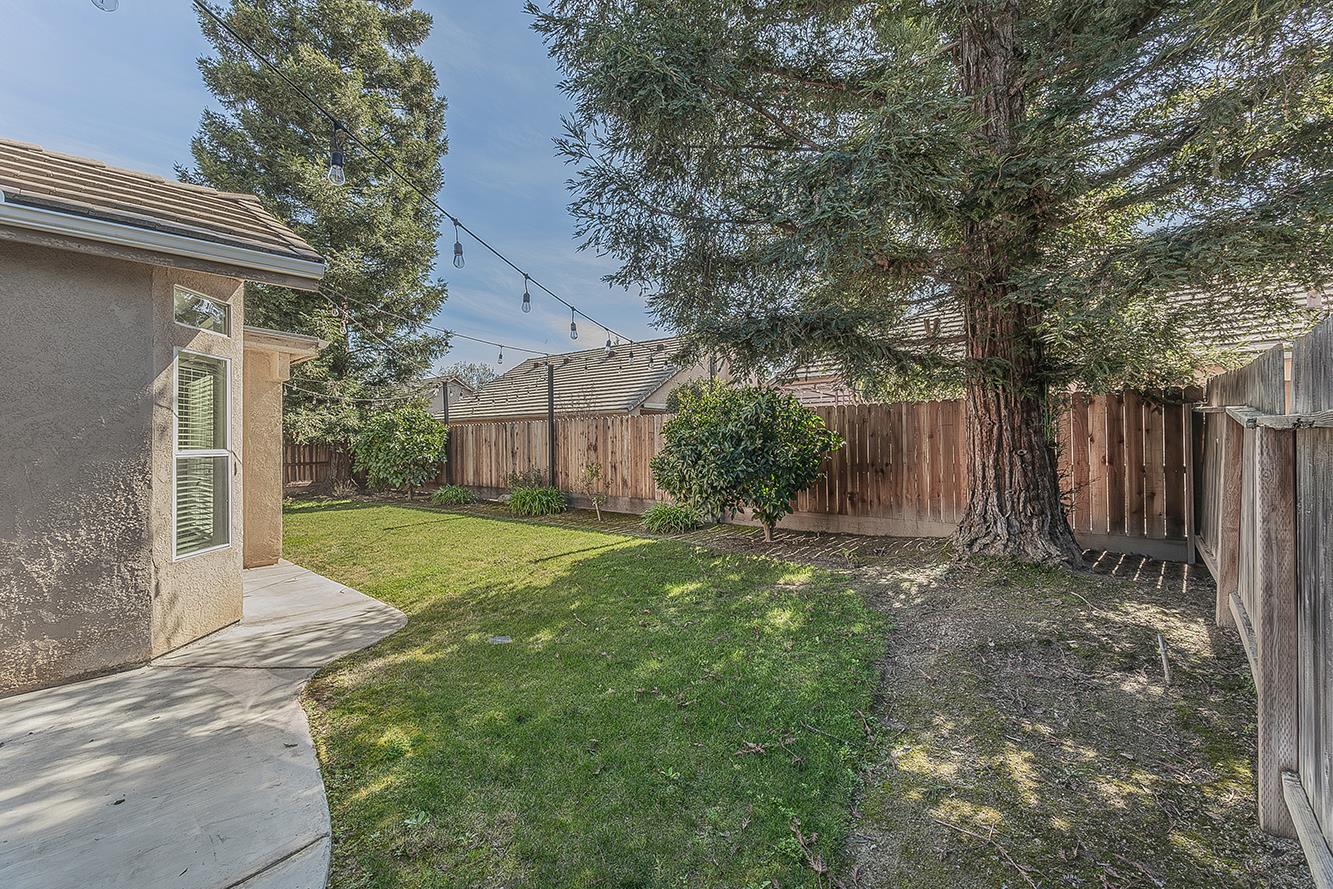 1055 E Hogan Ave, Fresno, CA 93730