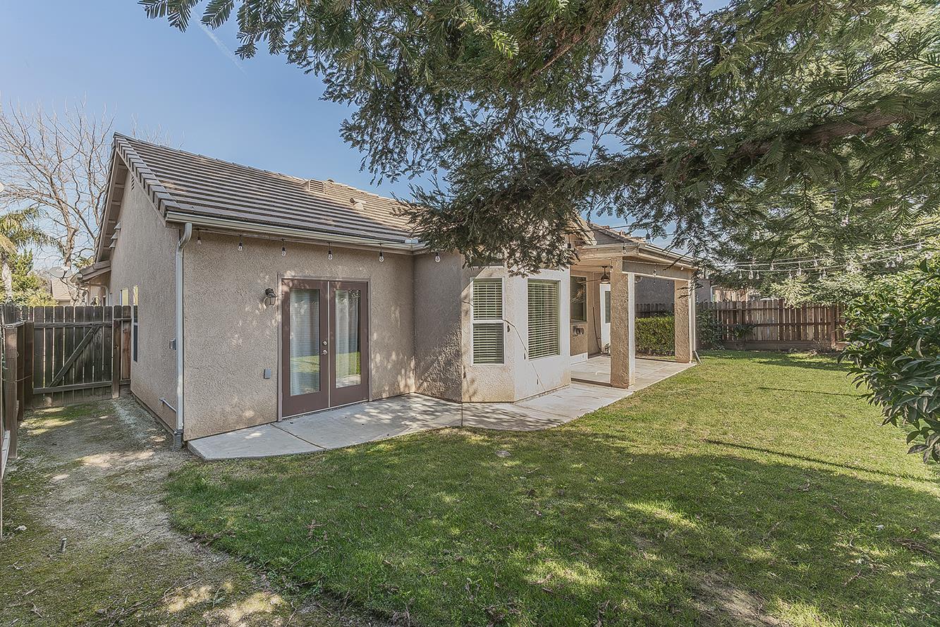 1055 E Hogan Ave, Fresno, CA 93730