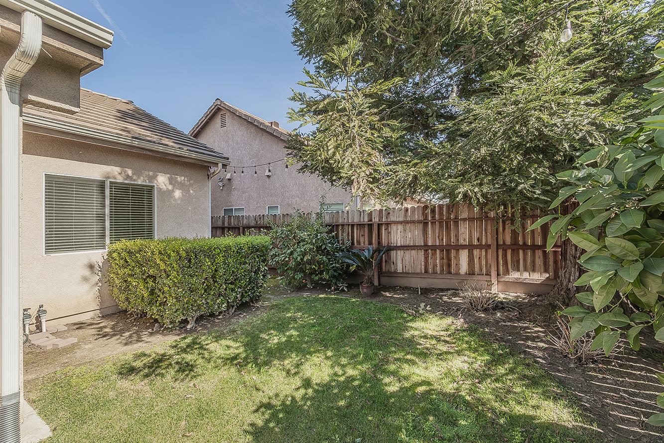 1055 E Hogan Ave, Fresno, CA 93730
