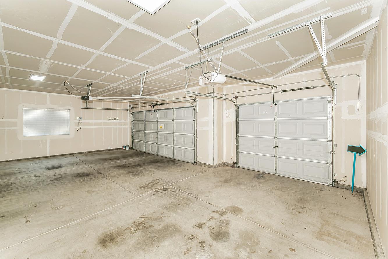 1055 E Hogan Ave, Fresno, CA 93730