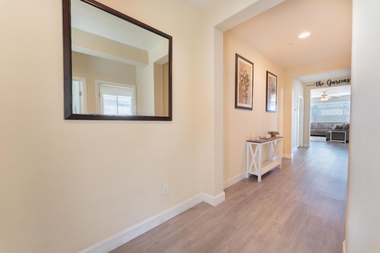 1412 Greenbrier Dr, Hanford, CA 93230