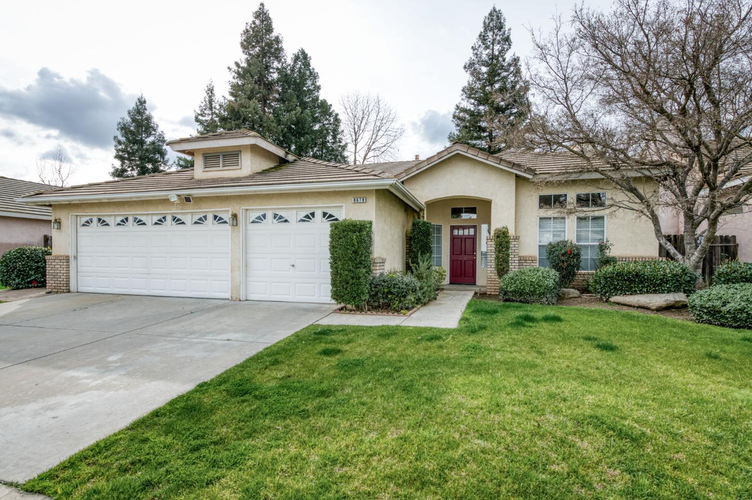 8679 N Whitney Ave, Fresno, CA 93720