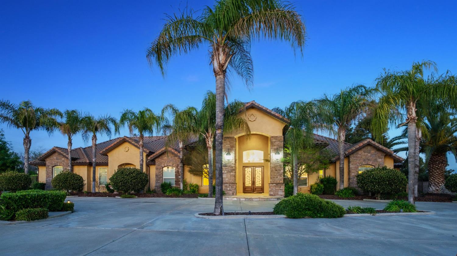 11116 E Dayton Ave, Sanger, CA 93657