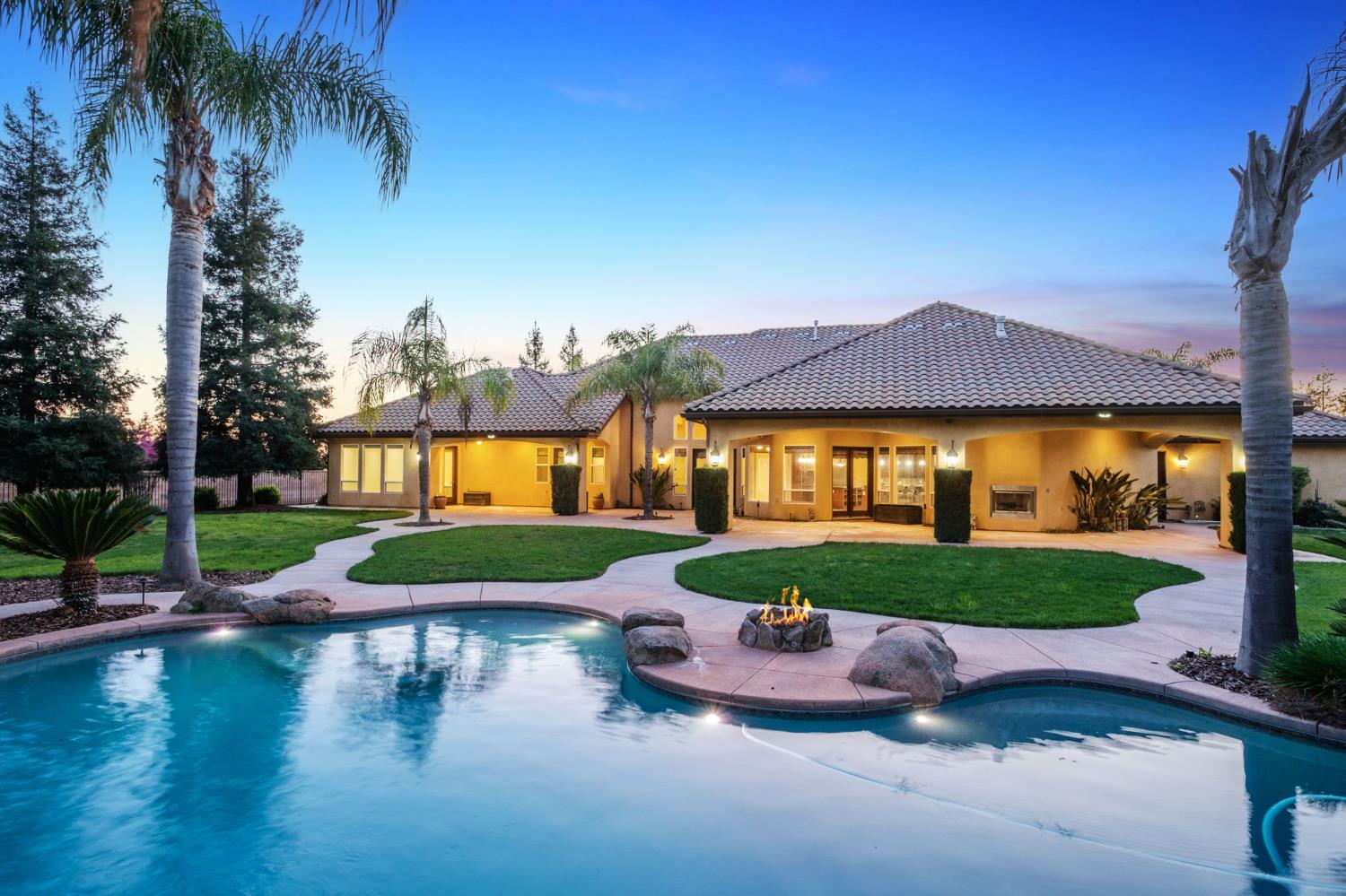 11116 E Dayton Ave, Sanger, CA 93657