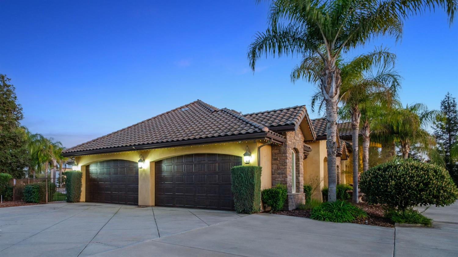 11116 E Dayton Ave, Sanger, CA 93657