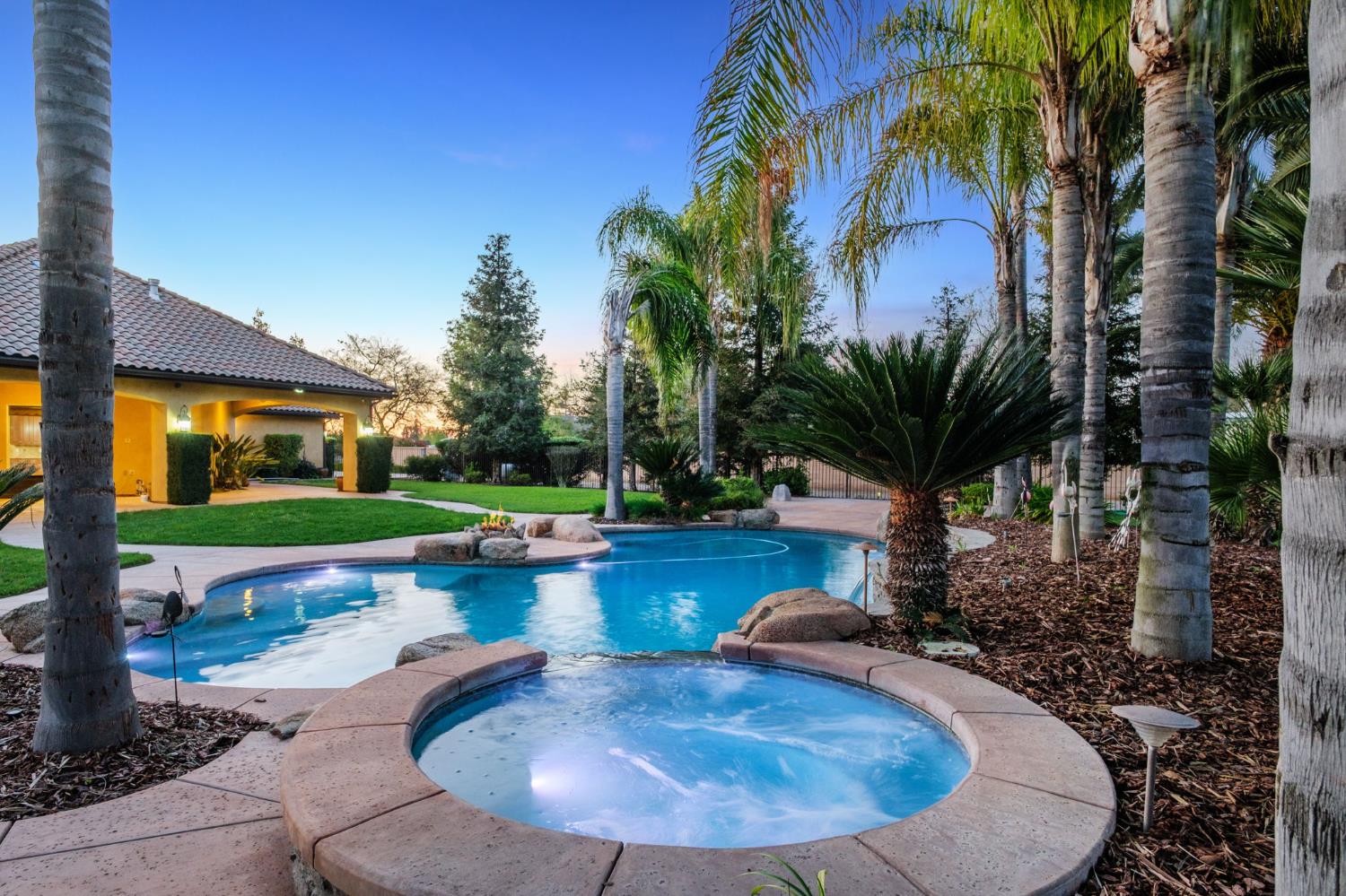 11116 E Dayton Ave, Sanger, CA 93657