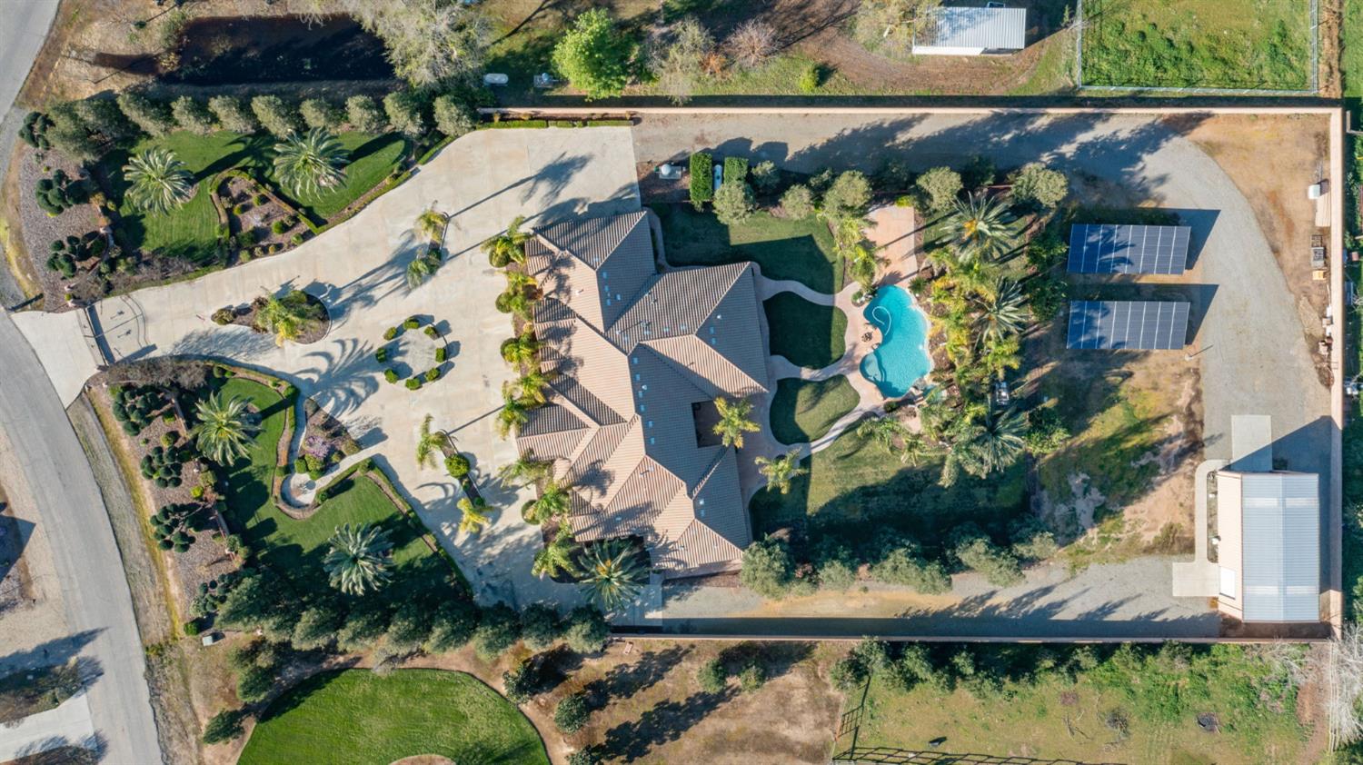 11116 E Dayton Ave, Sanger, CA 93657