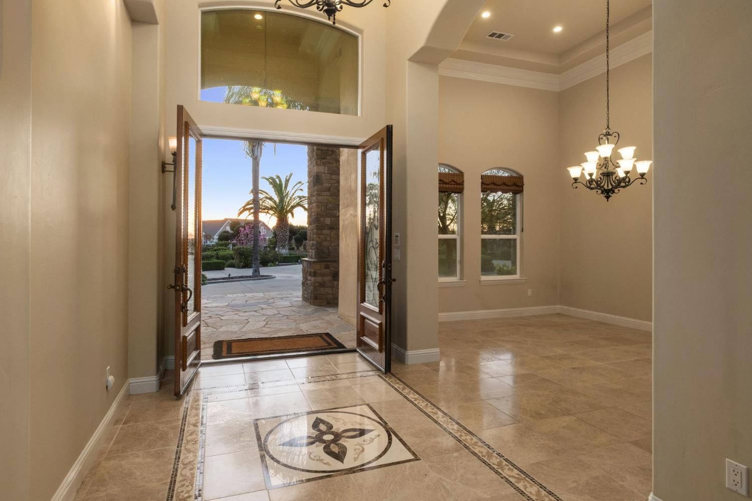 11116 E Dayton Ave, Sanger, CA 93657