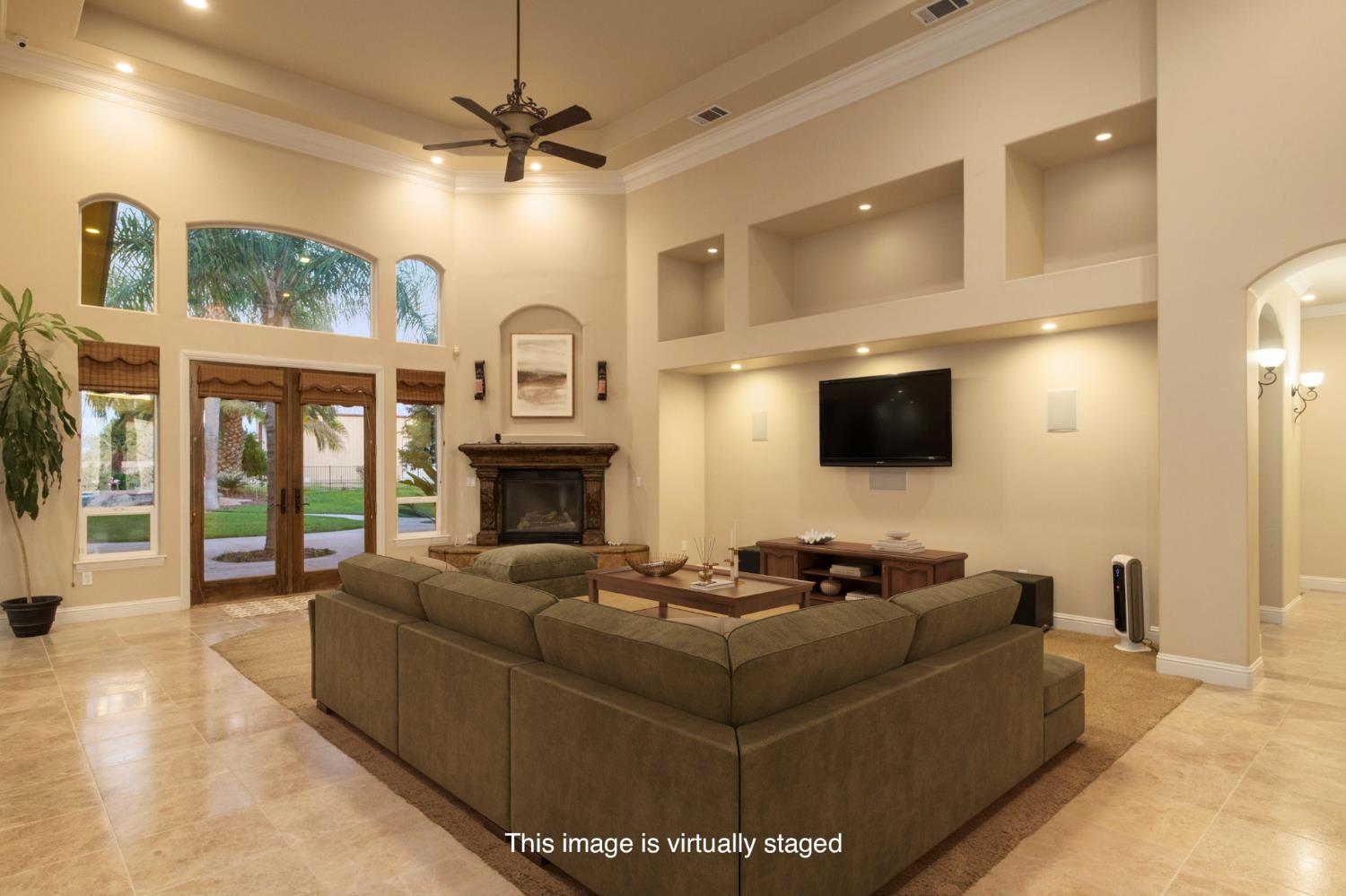 11116 E Dayton Ave, Sanger, CA 93657