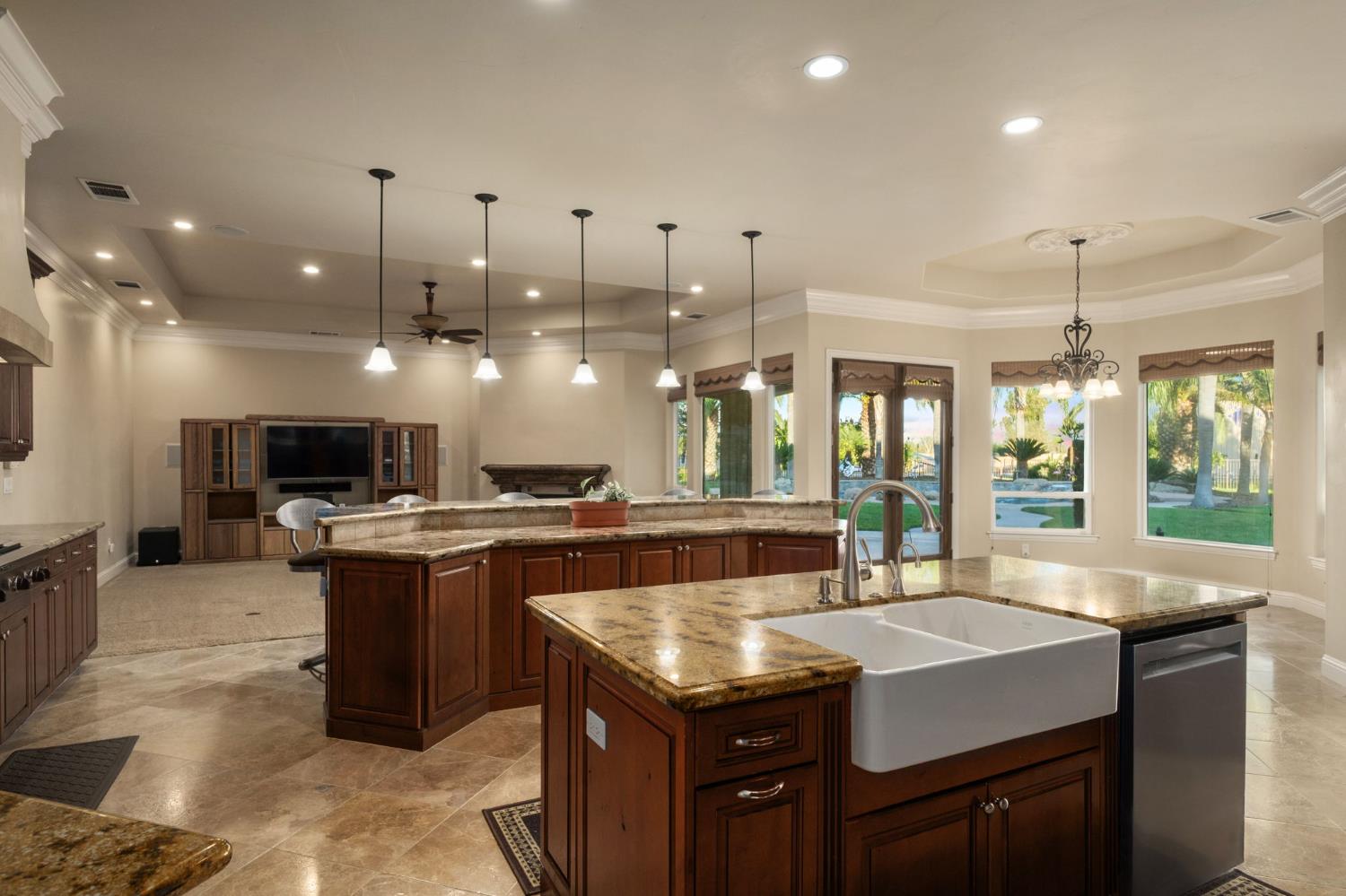 11116 E Dayton Ave, Sanger, CA 93657