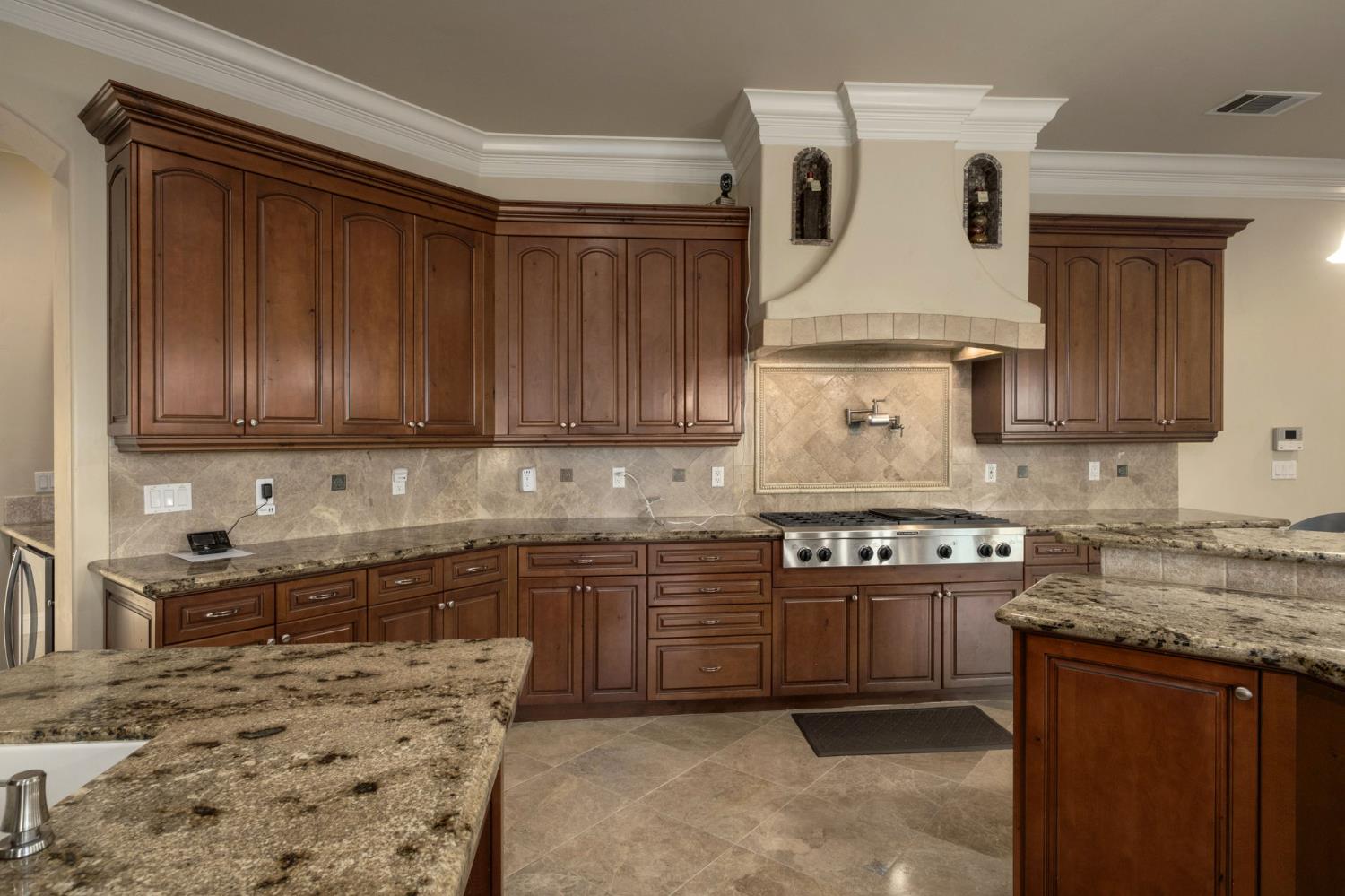 11116 E Dayton Ave, Sanger, CA 93657