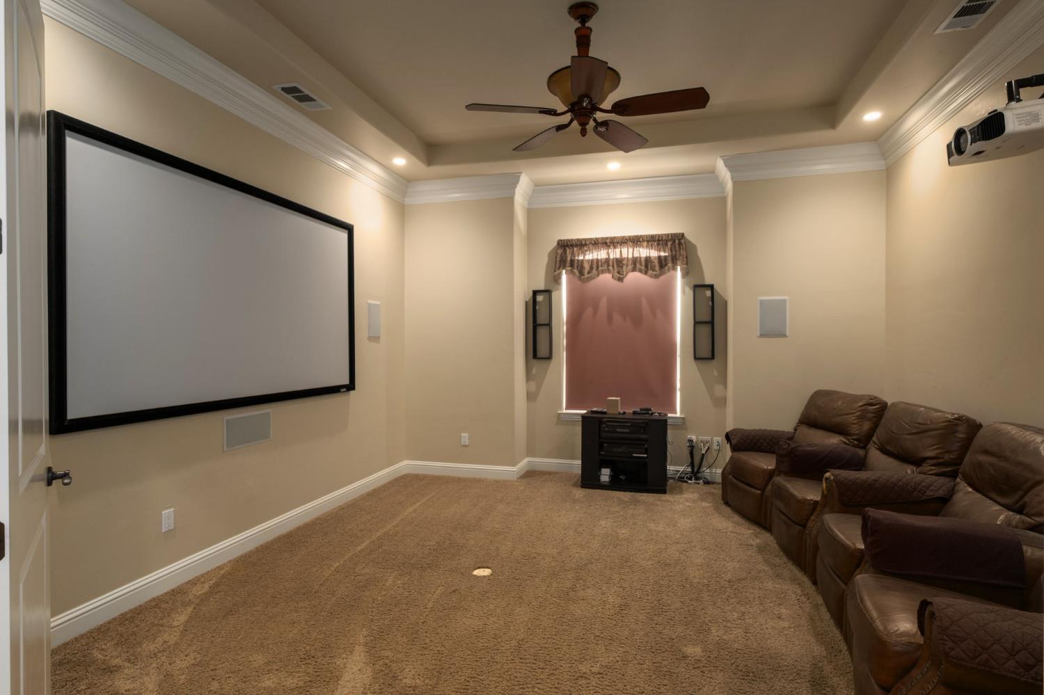 11116 E Dayton Ave, Sanger, CA 93657