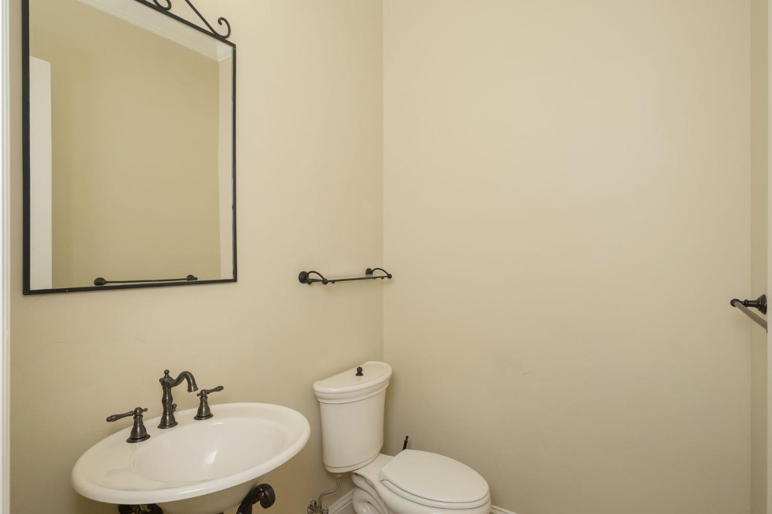 11116 E Dayton Ave, Sanger, CA 93657