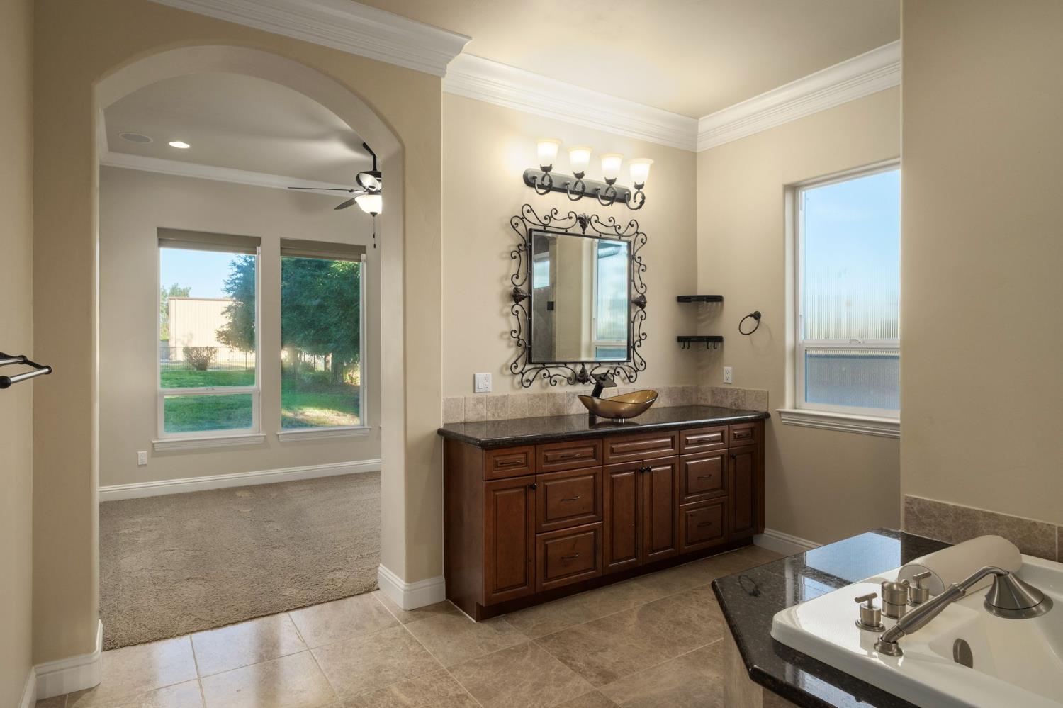 11116 E Dayton Ave, Sanger, CA 93657