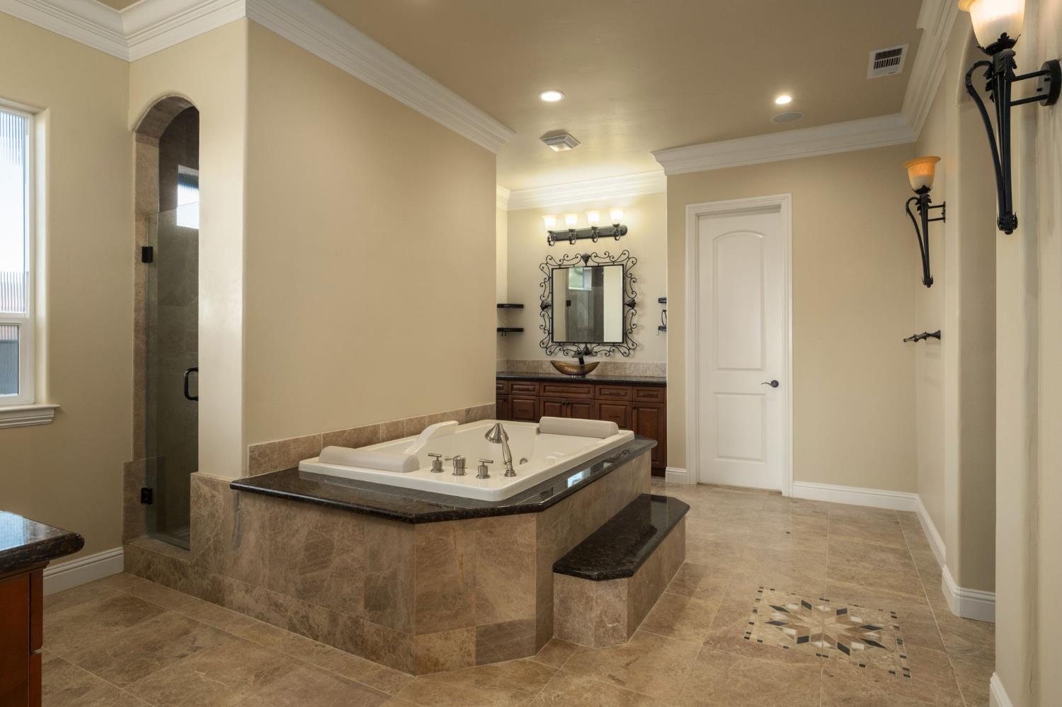 11116 E Dayton Ave, Sanger, CA 93657