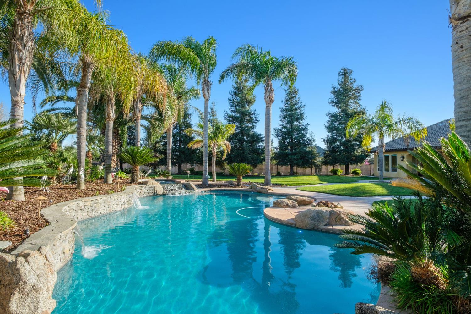 11116 E Dayton Ave, Sanger, CA 93657