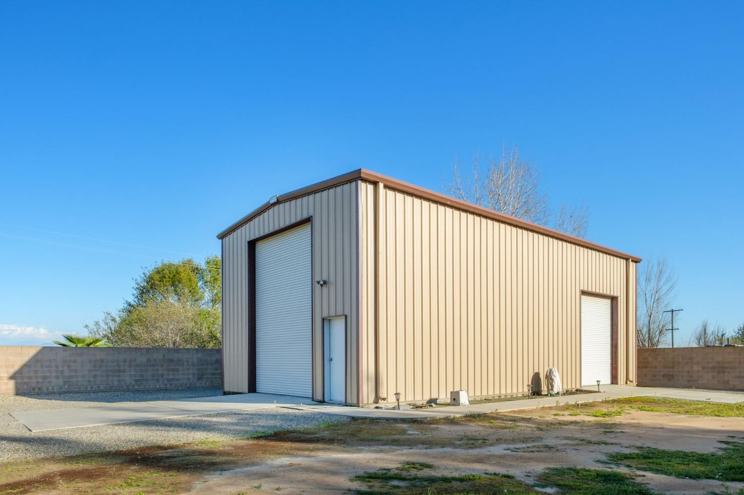 11116 E Dayton Ave, Sanger, CA 93657