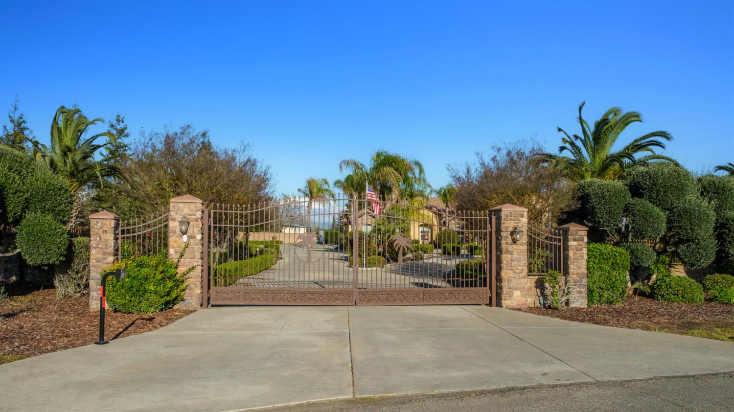 11116 E Dayton Ave, Sanger, CA 93657