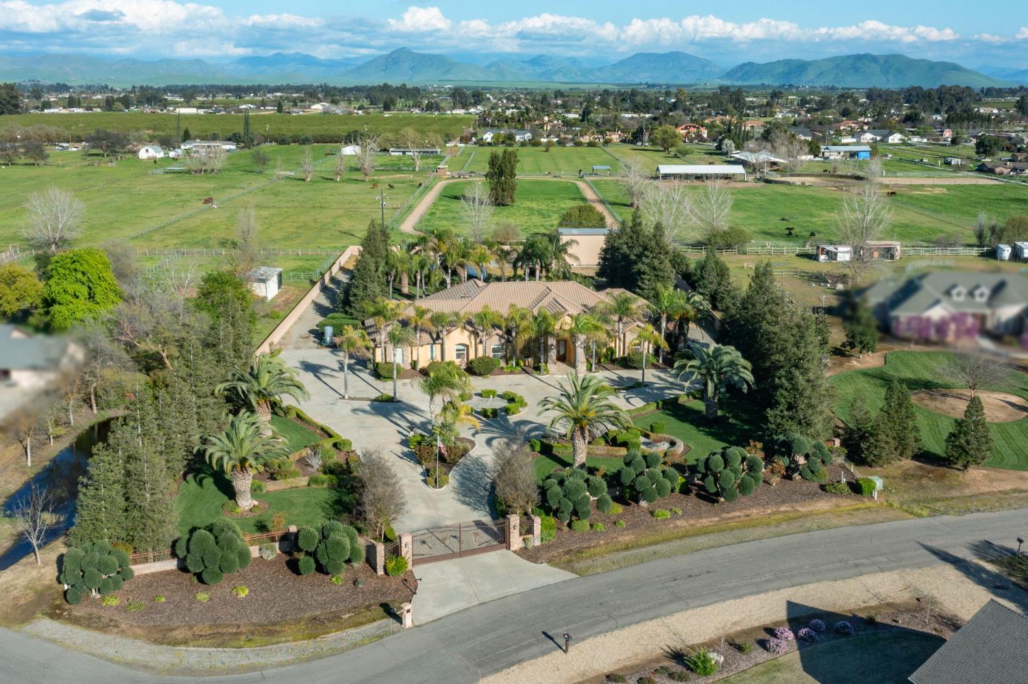 11116 E Dayton Ave, Sanger, CA 93657