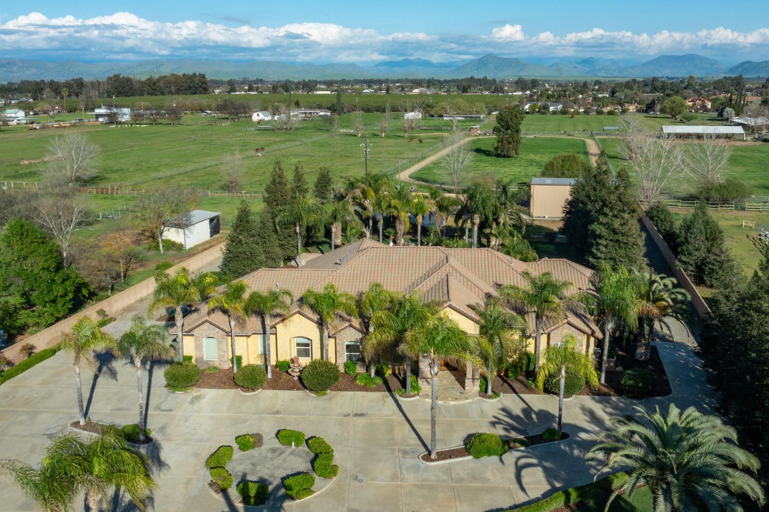 11116 E Dayton Ave, Sanger, CA 93657