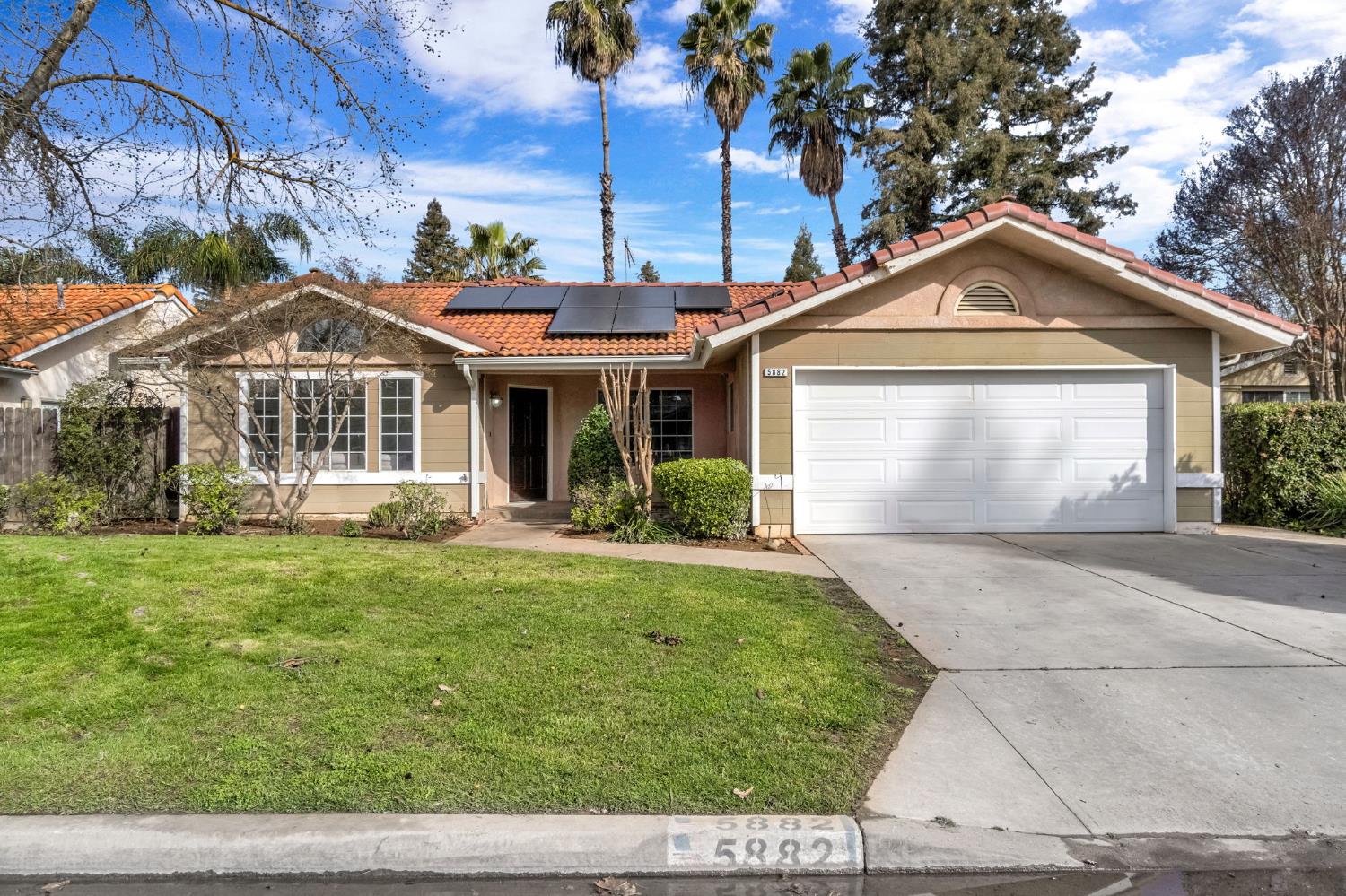 5882 W Fallon Ave, Fresno, CA 93722