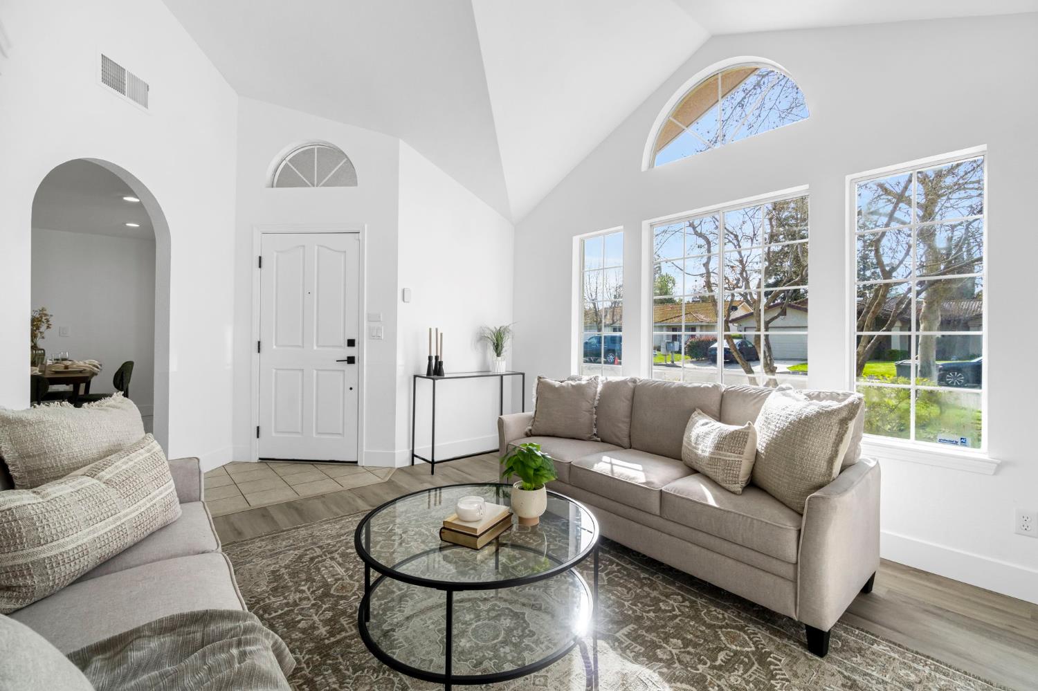 5882 W Fallon Ave, Fresno, CA 93722