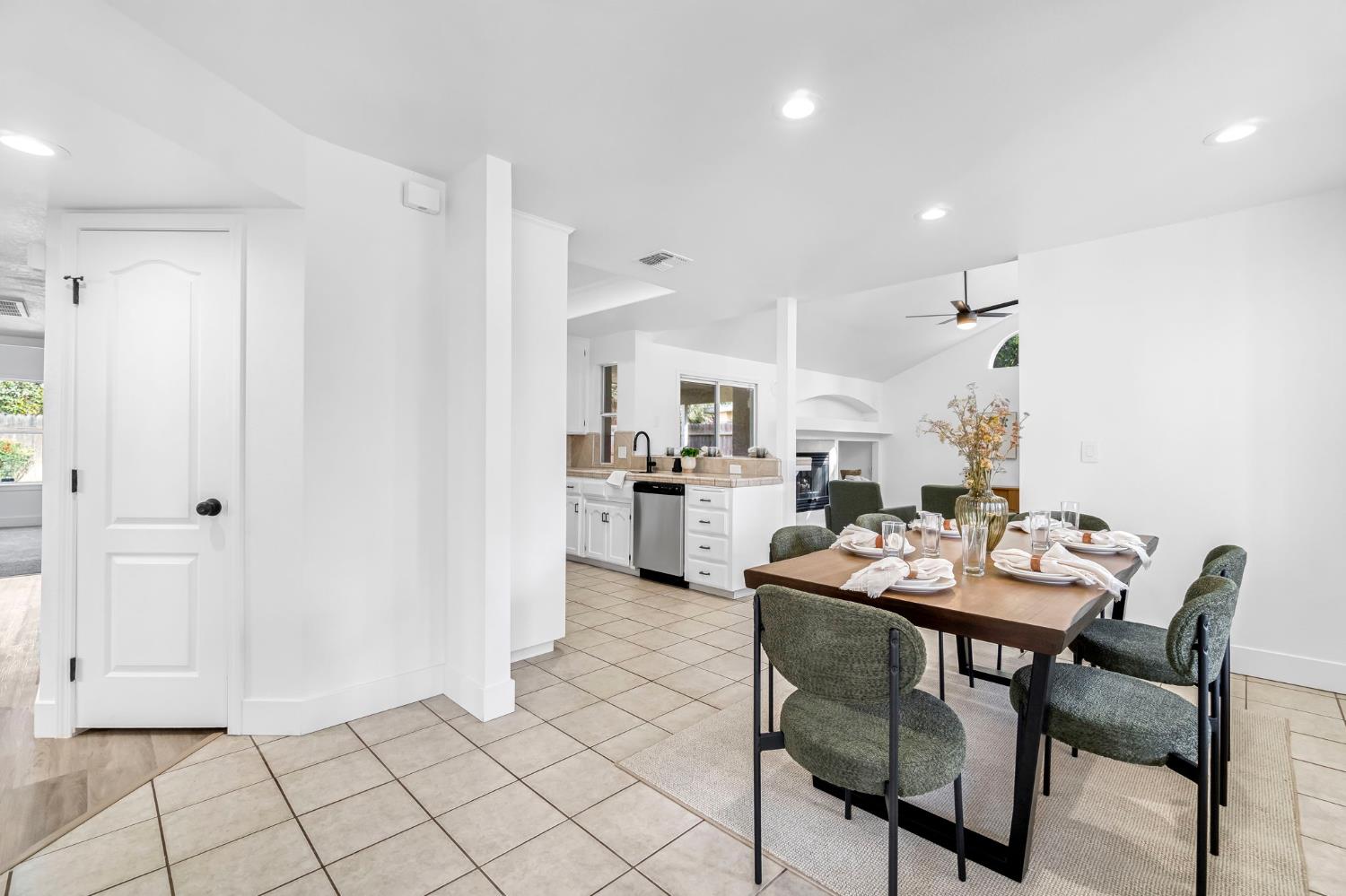 5882 W Fallon Ave, Fresno, CA 93722